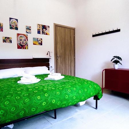 Bed On The Rocks Apartment Finale Ligure Luaran gambar