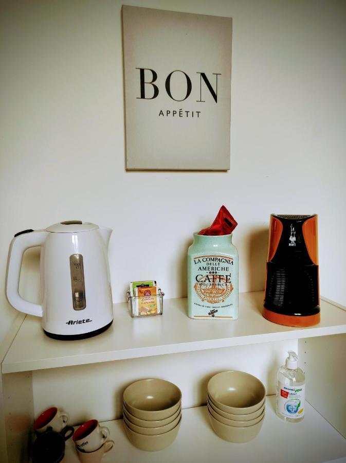 Bed On The Rocks Apartment Finale Ligure Luaran gambar