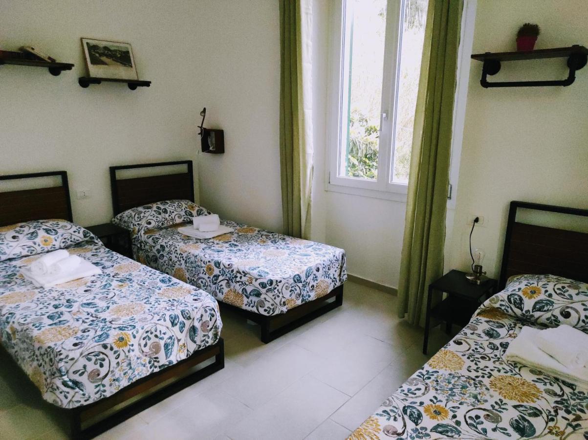 Bed On The Rocks Apartment Finale Ligure Luaran gambar