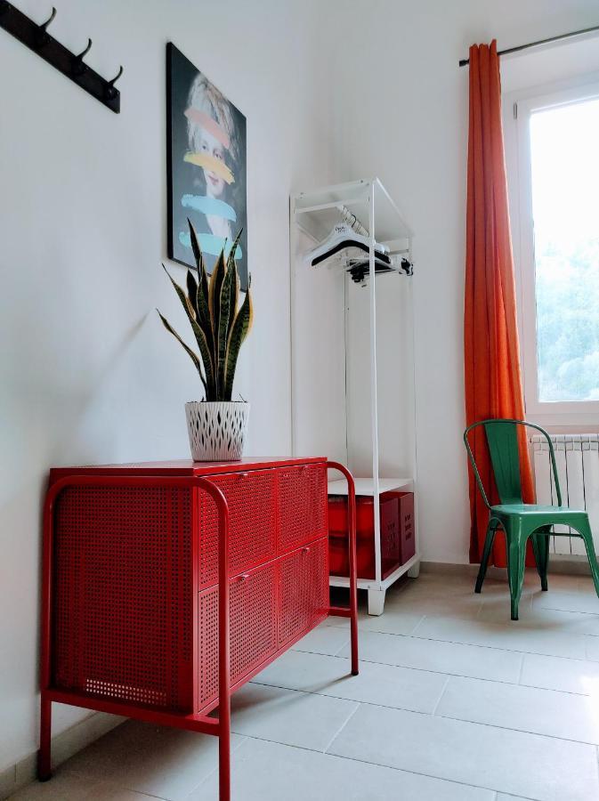 Bed On The Rocks Apartment Finale Ligure Luaran gambar