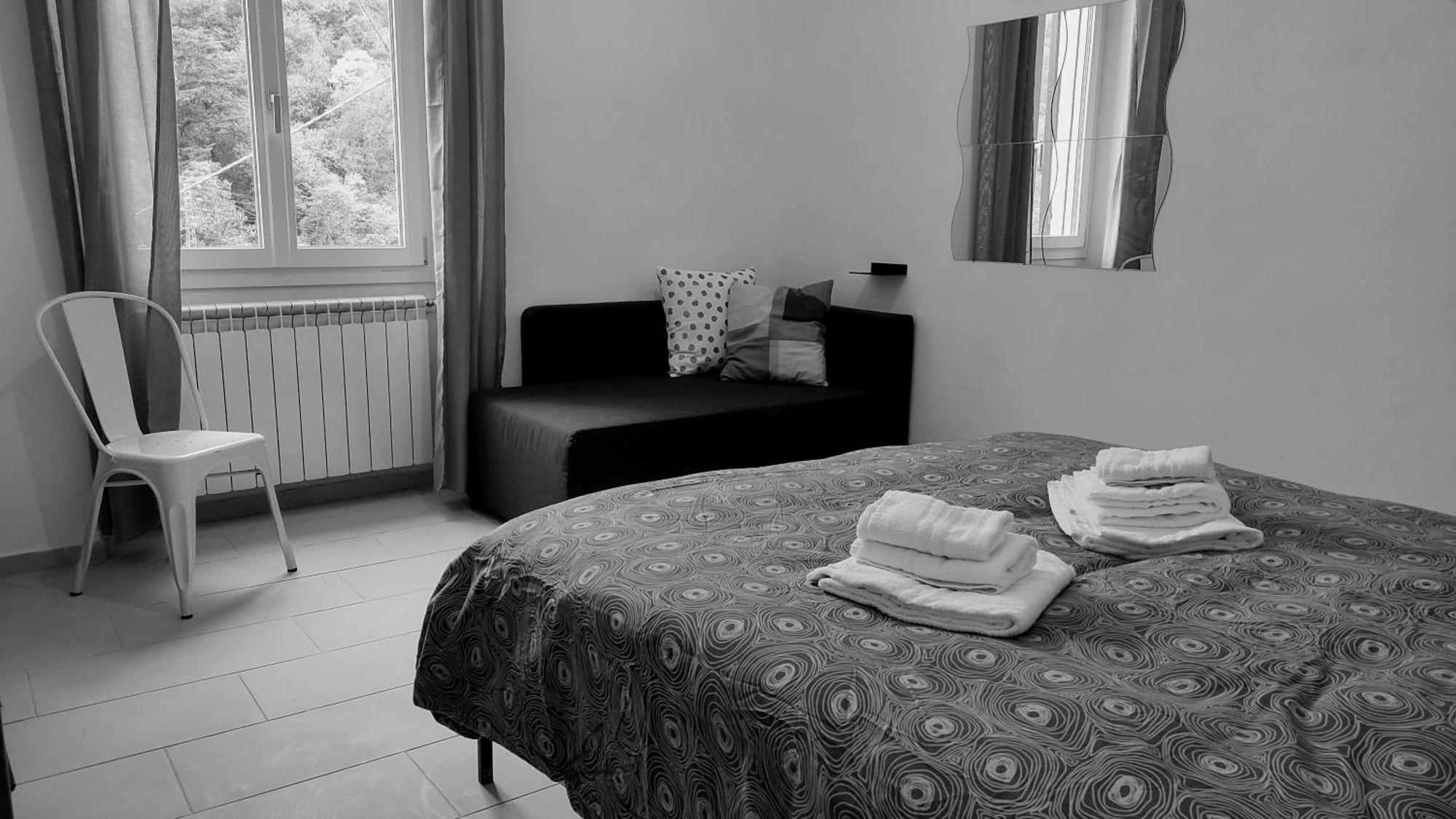 Bed On The Rocks Apartment Finale Ligure Luaran gambar